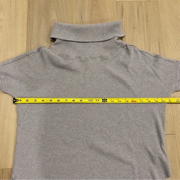 Aritzia | TNA Brown Waffle Knit Turtleneck 🤎 - Picture 4 of 5